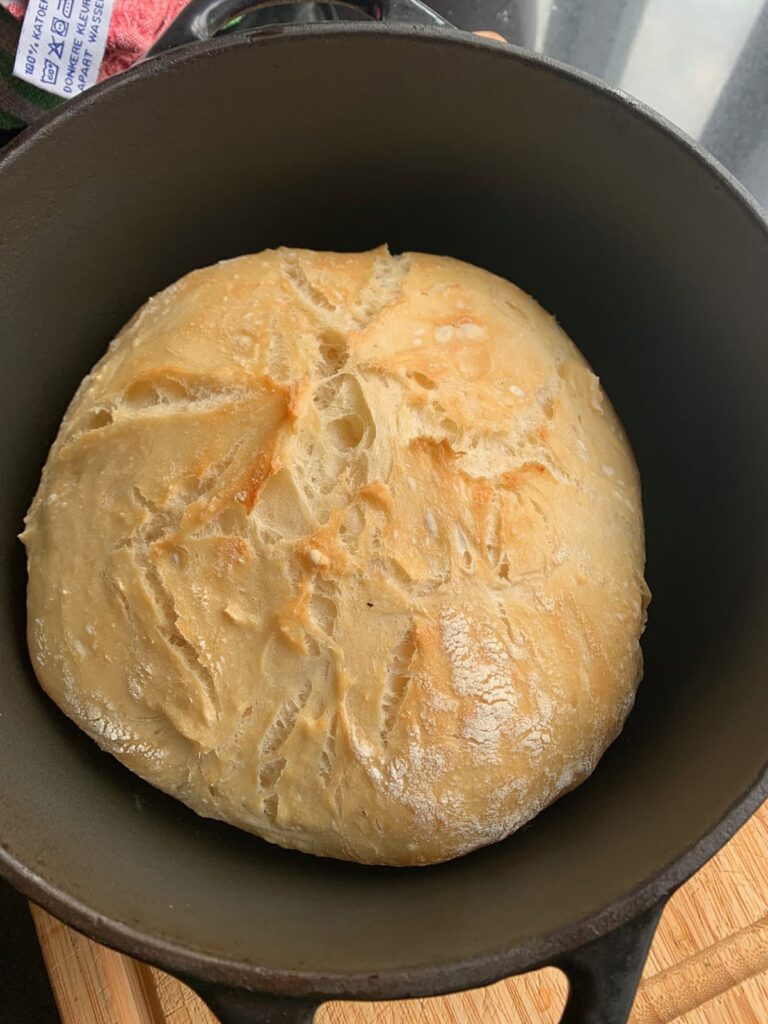 Brood afbakken zonder deksel in de Dutch oven