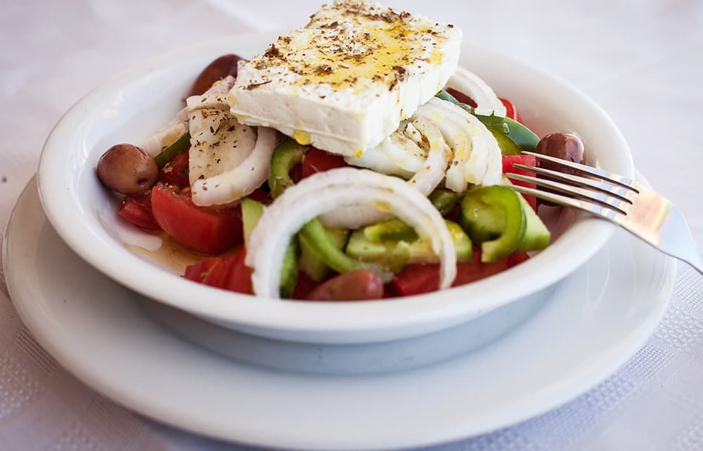 Griekse salade met dressing