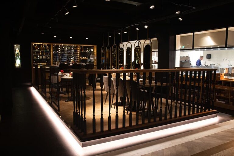 The Saint Food Wine bar 768x512