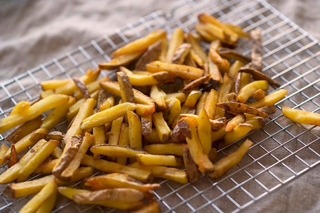 Verschillende manieren van het bereiden van aardappelen- frietjes
