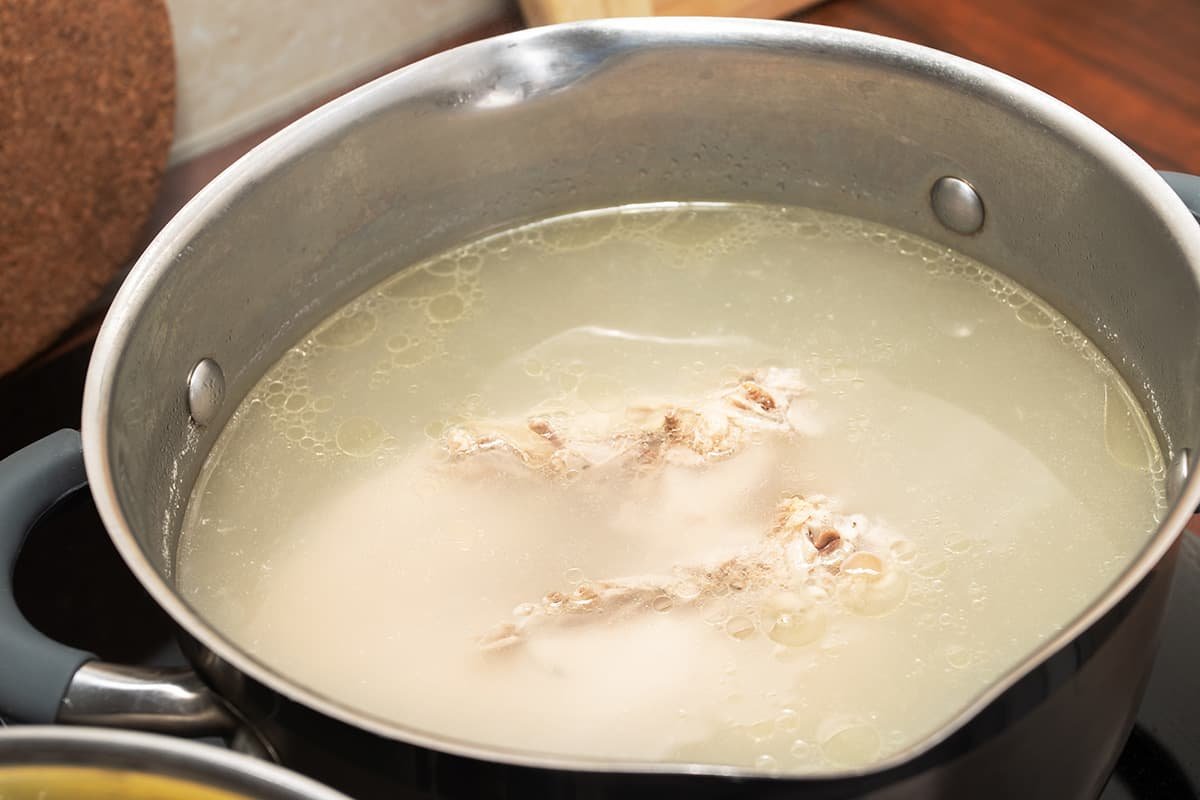 Kip Koken In Water Hoe Lang