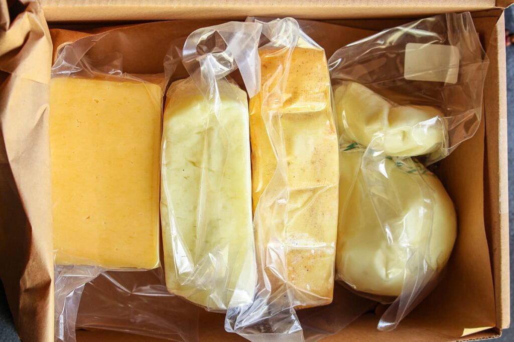 Het beste is om kaas luchtdicht te verpakken