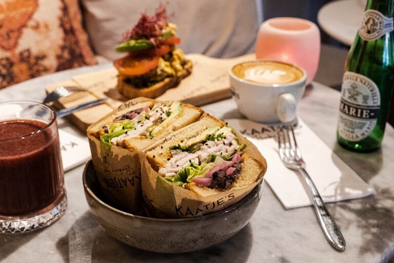 Kaatjes bakery cafe broodje kip 768x512