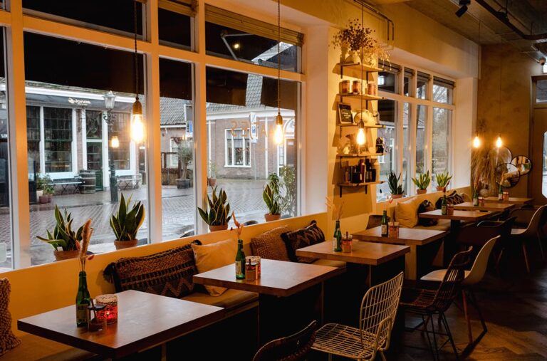 Kaatjes bakery cafe interieur 768x507