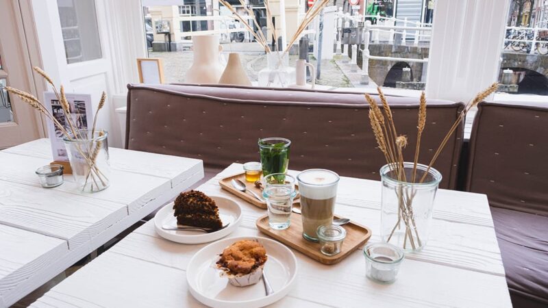 Coffeebar Luttik Alkmaar taartjes en koffie 800x450