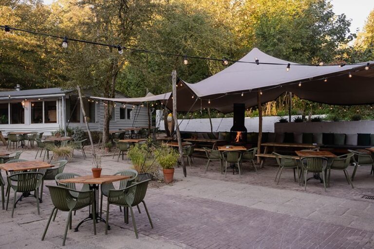 Overdekt terras met openhaard in Overveen 768x512