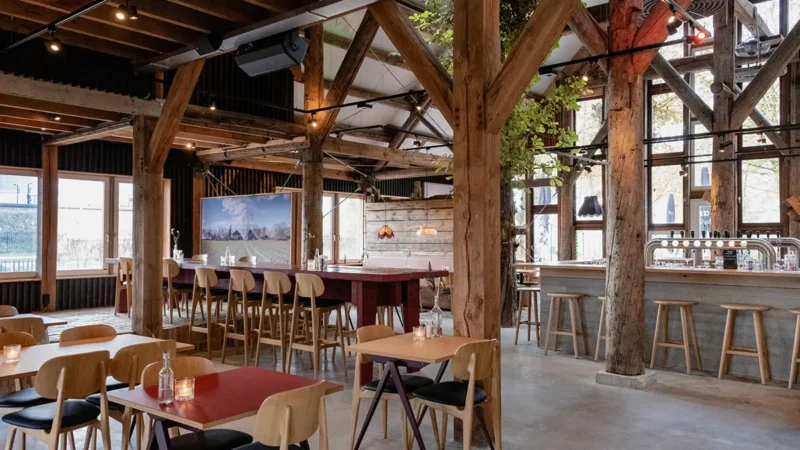 Overzicht van het restaurant in Hoofddorp 800x450