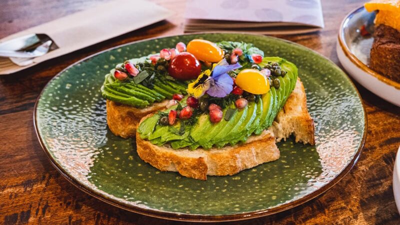 Lunchgerecht avocado toast 800x450