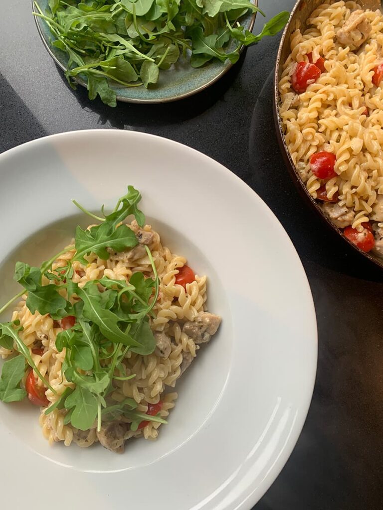 Pasta met roomsaus en kip