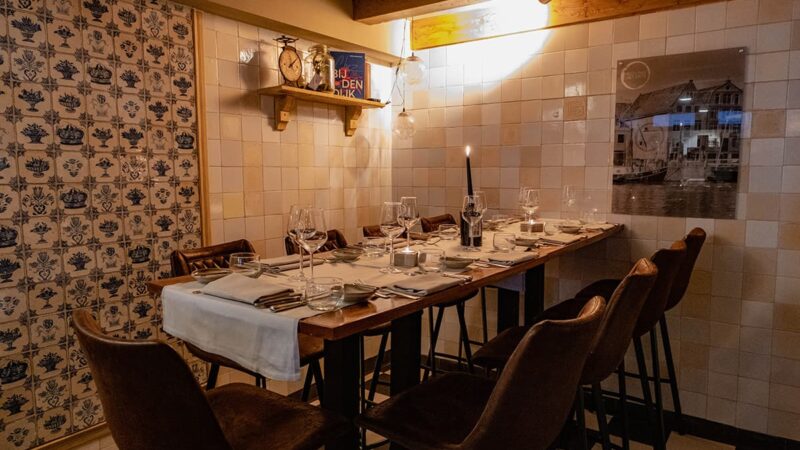 Groeps diner in de keuken bij JT Mos in Hoorn 800x450