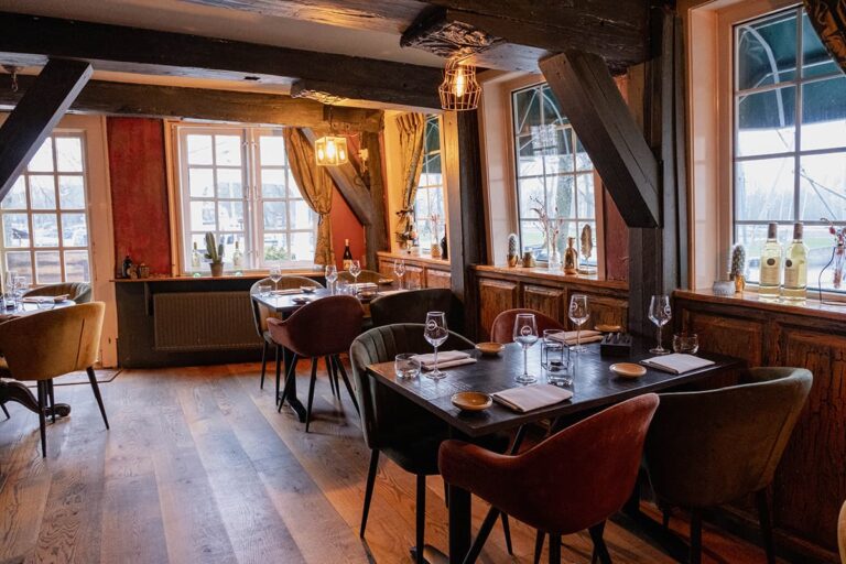 Uit eten in Hoorn met uitzicht over de haven bij JT Mos 768x512