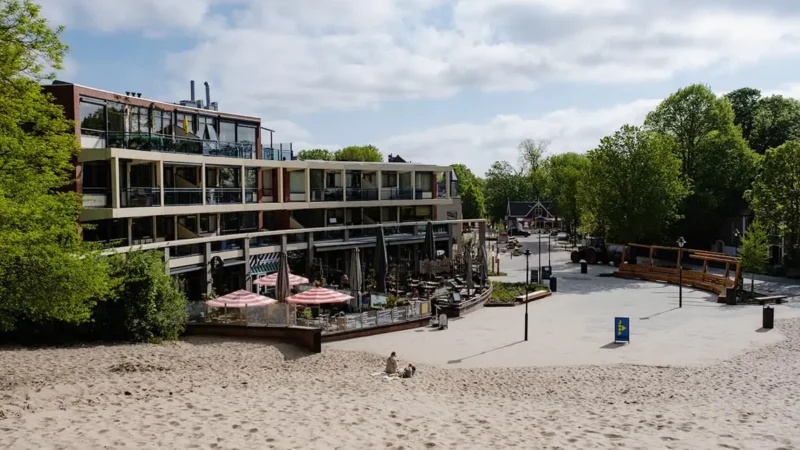 Aan het klimduin in Schoorl ligt Joop 800x450