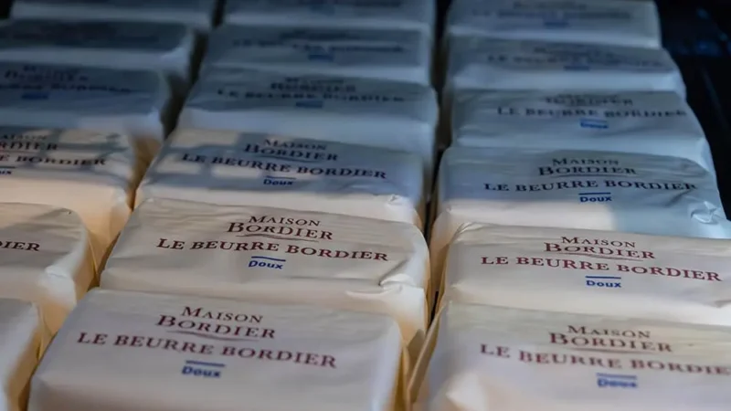 Handgeslagen roomboter bij Sassen Deli 800x450