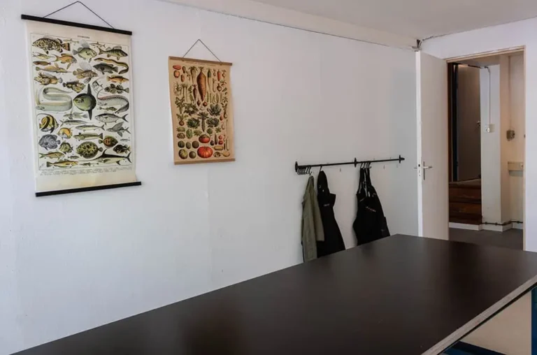 Het werkblad van de kookstudio op kind hoogte 768x508