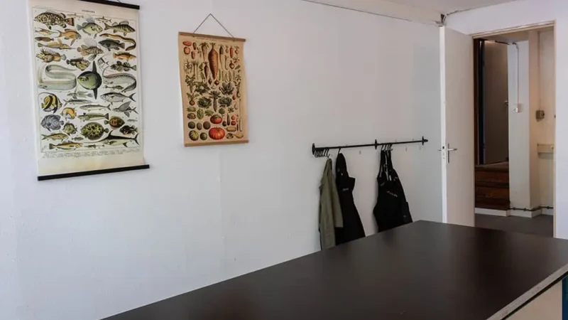 Het werkblad van de kookstudio op kind hoogte 800x450