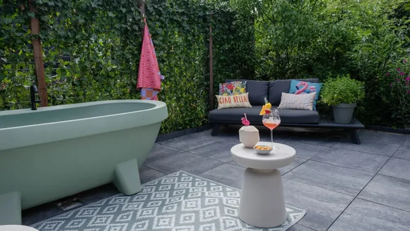 Buiten relaxen op de bank of in bad genieten met een drankje 800x450