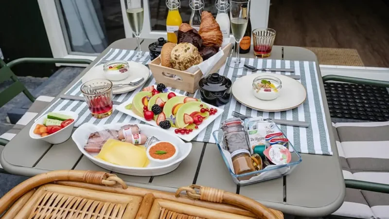 Het ontbijt bij Artisan Hideaway is een feest van lokale smaken 800x450