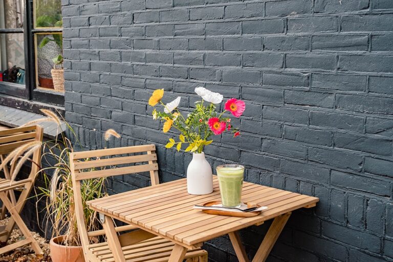 Buiten terras Cafe Perron min 768x512