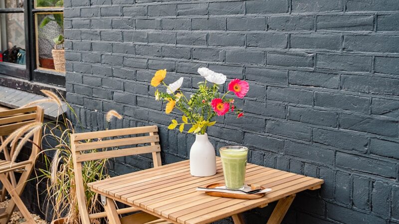 Buiten terras Cafe Perron min 800x450