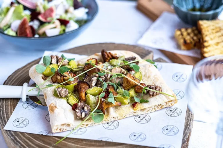 Pinsa van zelfgemaakt deeg 768x512