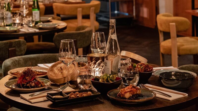 Een verzameling van Aziatische shared dining gerechten 800x450