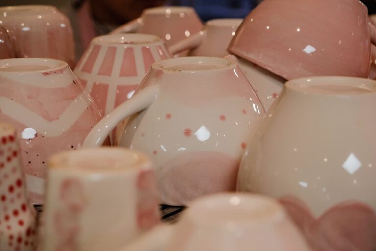 Geschilderde keramiek bij Fika Creative in Hoorn 768x512