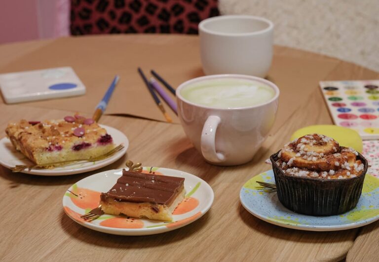 Home made gebak bij Fika Creative Cafe 768x530