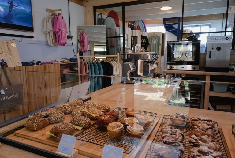 Bake Art Surf interieur en bakkerswinkel in Workum 768x516
