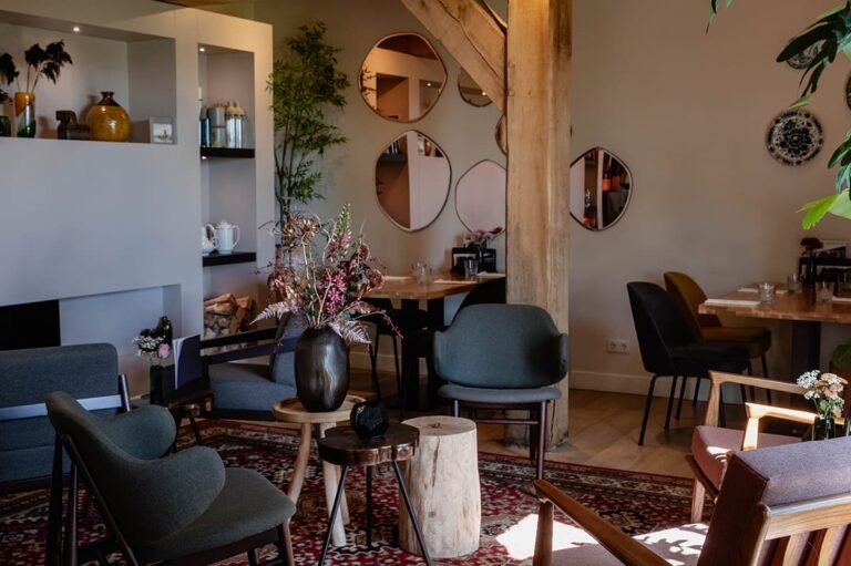 De lounge bij Restaurant Krelis in Uitgeest 768x511