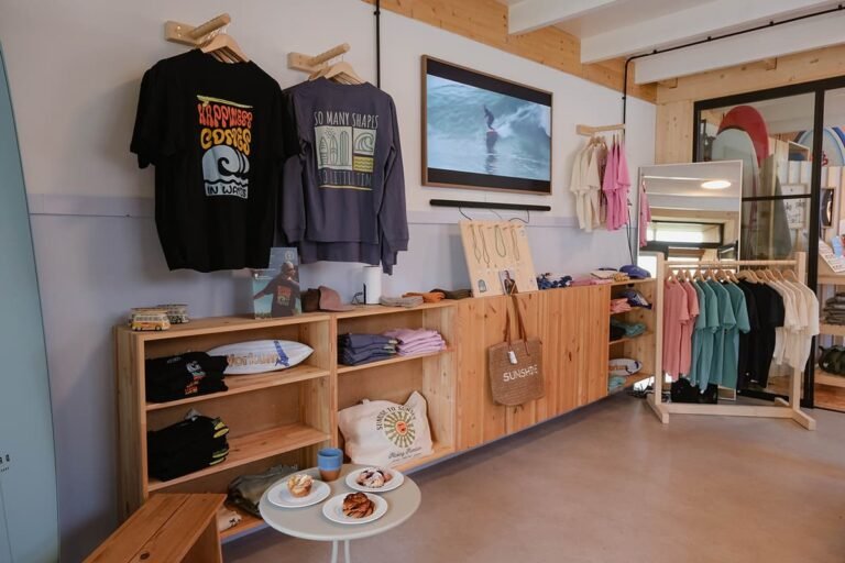 De winkel met surfkleding in Workum 768x512