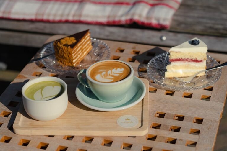 Genieten van taart en koffie bij El Cafetin in Workum 768x512