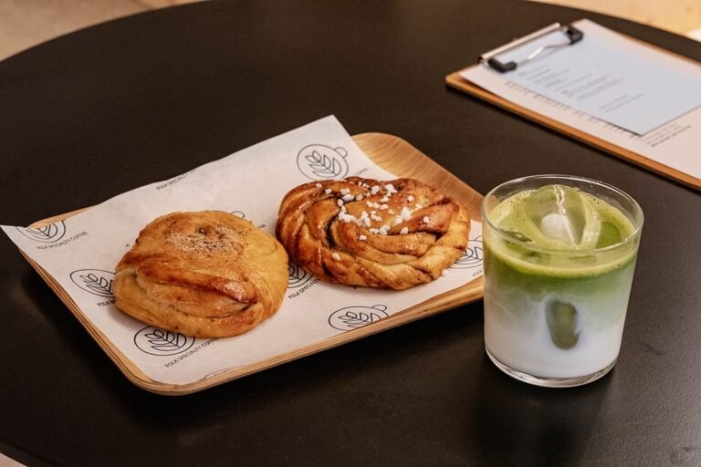 Matcha met wat lekkers in Leeuwarden 768x512